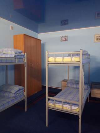 Хостел Звездное Небо Тобольск Спальное место на двухъярусной кровати в общем номере для мужчин и женщин-1