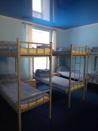 Хостел Звездное Небо Тобольск Спальное место на двухъярусной кровати в общем номере для мужчин и женщин-2